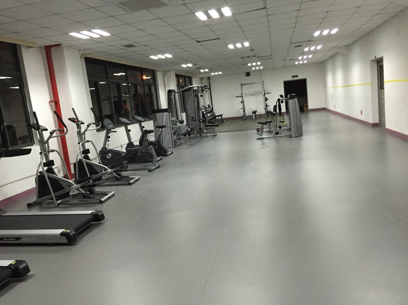 上海金山中學(xué)健身房器材項目